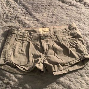 ❤️Hollister army green shorts